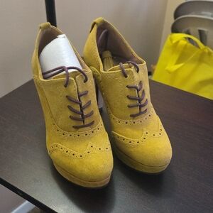 Tommy Hilfiger Mustard Suede Heels with Brown Laces Worn 3 Times